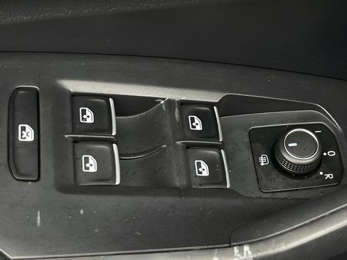 Used 2023 Volkswagen Jetta S image 38