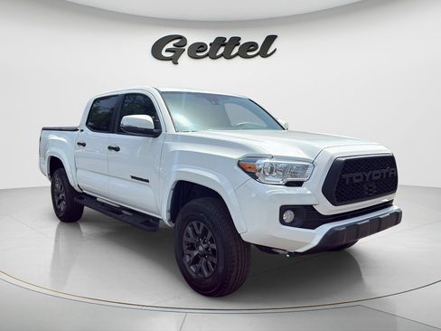 Used 2022 Toyota Tacoma SR5 w/ Technology Package RWD image 3