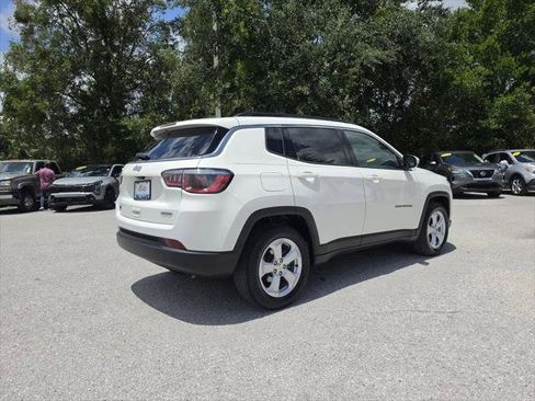 Certified 2018 Jeep Compass Latitude w/ Popular Equipment Group FWD image 4
