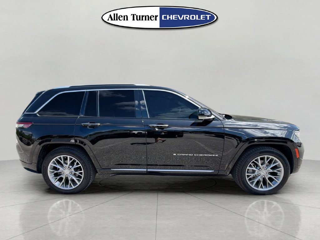 Used 2023 Jeep Grand Cherokee Summit AWD/4WD image 3