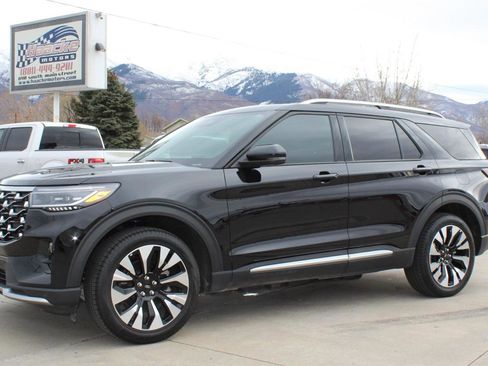 Used 2025 Ford Explorer Platinum w/ LUX Leather Package image 2