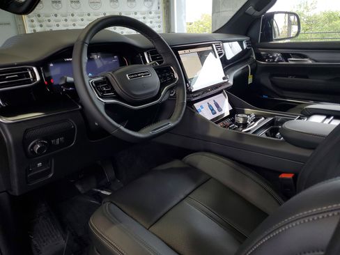 New 2026 Jeep Grand Wagoneer L Summit AWD/4WD image 16