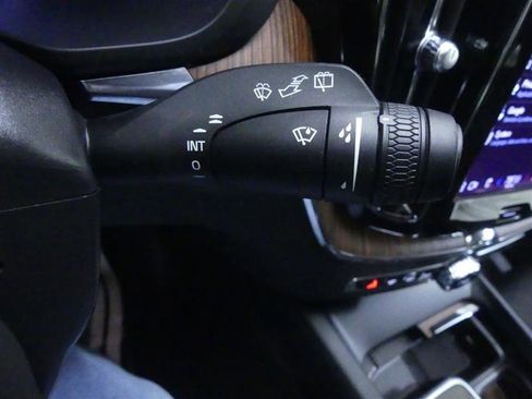 Used 2023 Volvo XC60 B5 Plus w/ Climate Package image 21