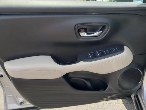 Used 2023 Honda HR-V LX image 15