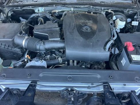 Used 2019 Toyota Tacoma TRD Sport w/ Technology Package AWD/4WD image 22