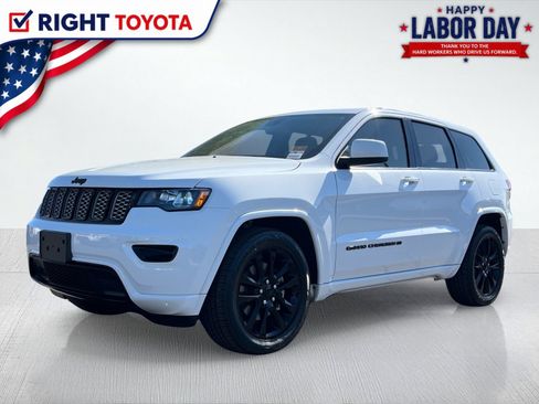 Used 2022 Jeep Grand Cherokee Laredo X RWD image 1