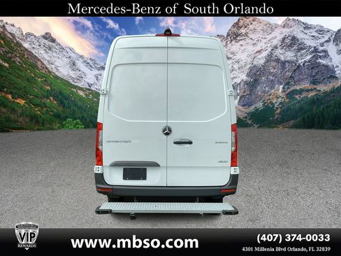 Used 2023 Mercedes-Benz Sprinter 2500 image 3