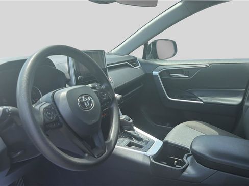 Used 2025 Toyota RAV4 XLE FWD image 16