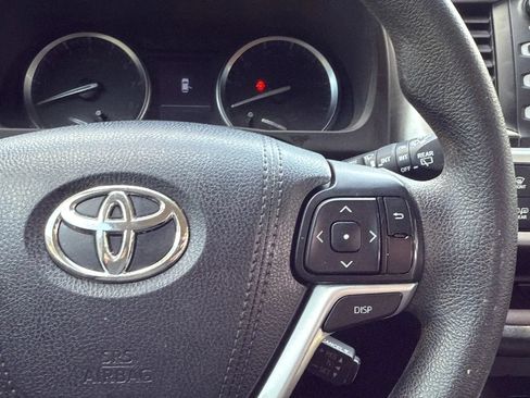 Used 2016 Toyota Highlander LE FWD image 33