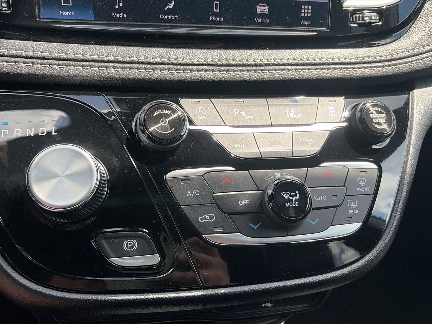New 2027 Chrysler Pacifica Select AWD/4WD image 18