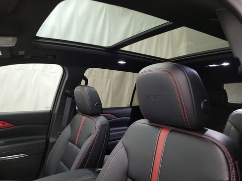 Certified 2024 Chevrolet Traverse RS w/ LPO, Floor Liner Package image 9