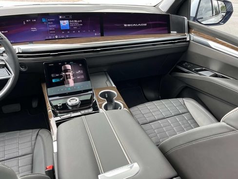 Used 2026 Cadillac Escalade Platinum Sport w/ LPO, ONYX Package AWD/4WD image 15