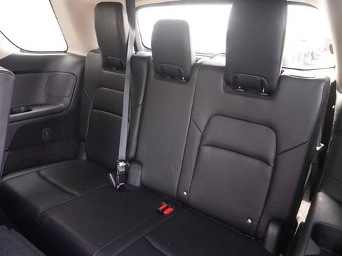 Used 2023 Nissan Pathfinder SL AWD/4WD image 11