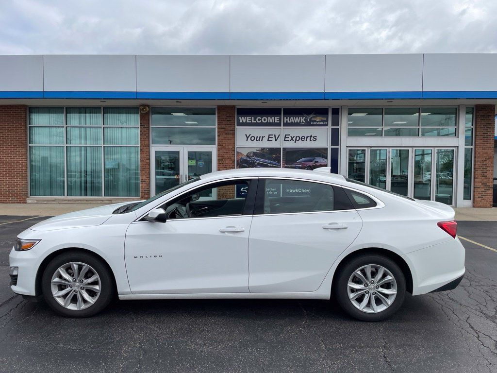 Used 2025 Chevrolet Malibu LT FWD image 2