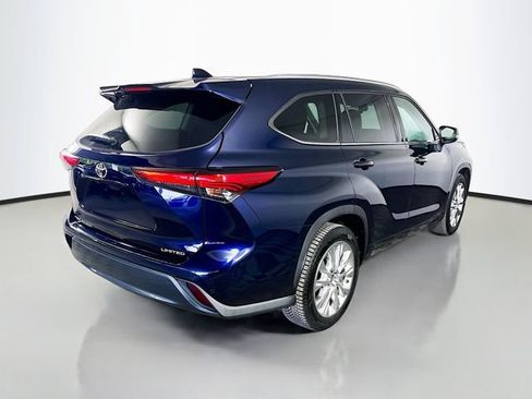 Used 2021 Toyota Highlander Limited FWD image 8