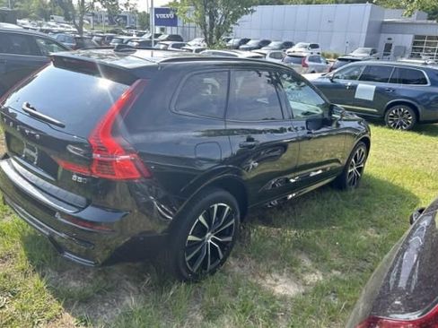 Used 2023 Volvo XC60 B5 Plus w/ Climate Package AWD/4WD image 3