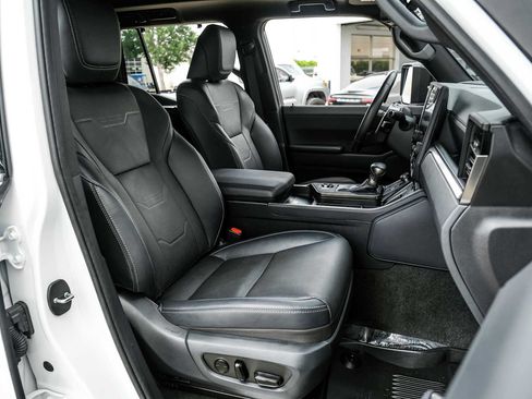 Used 2025 Lexus GX 550 w/ Accessory Package (Z1) AWD/4WD image 27