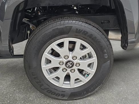 Certified 2025 Toyota Tacoma SR5 AWD/4WD image 29