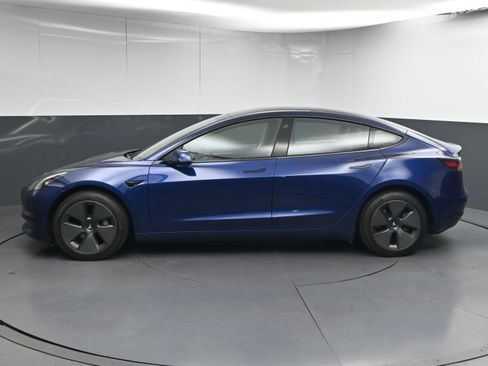 Used 2023 Tesla Model 3 Standard Range image 5