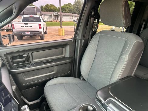 Used 2024 RAM 3500 Tradesman w/ Chrome Appearance Group AWD/4WD image 9