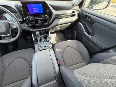 Used 2023 Toyota Highlander L AWD/4WD image 12