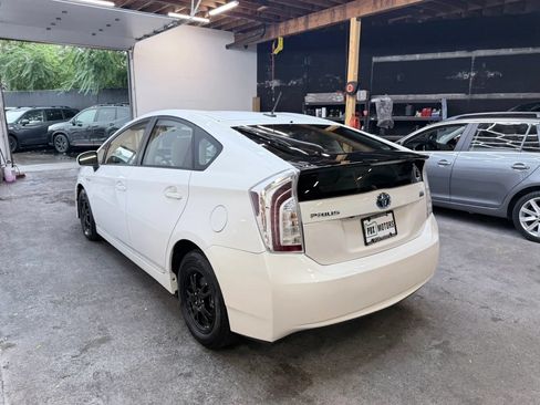 Used 2012 Toyota Prius Three FWD image 4