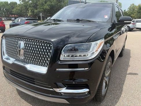 Used 2018 Lincoln Navigator Reserve w/ Technology Package AWD/4WD image 4