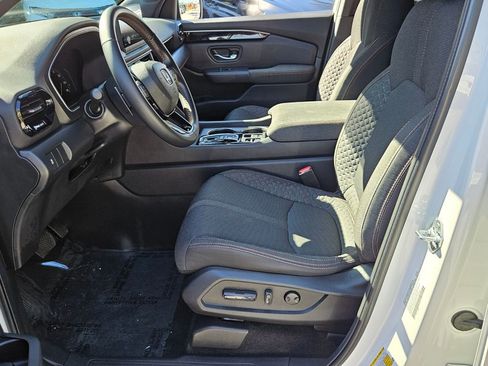 Certified 2024 Honda Pilot Sport image 5