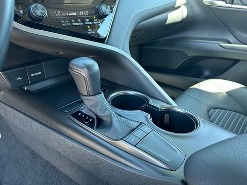 Used 2022 Toyota Camry SE w/ Carpet Mat Package (TMS) FWD image 24