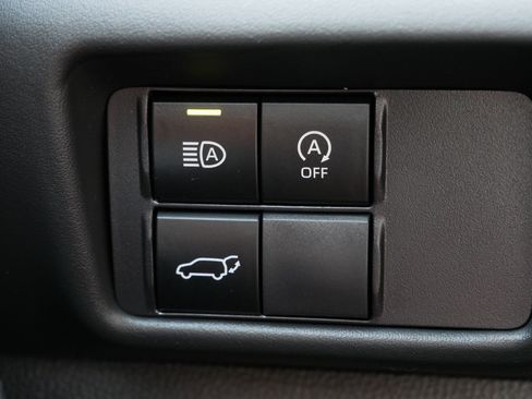 Used 2023 Toyota Highlander XLE AWD/4WD image 26