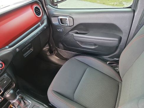 Used 2023 Jeep Wrangler Unlimited Rubicon image 12