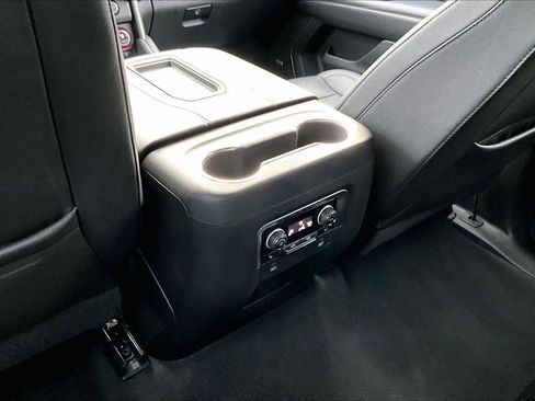 Used 2022 Chevrolet Suburban LT w/ Luxury Package image 39