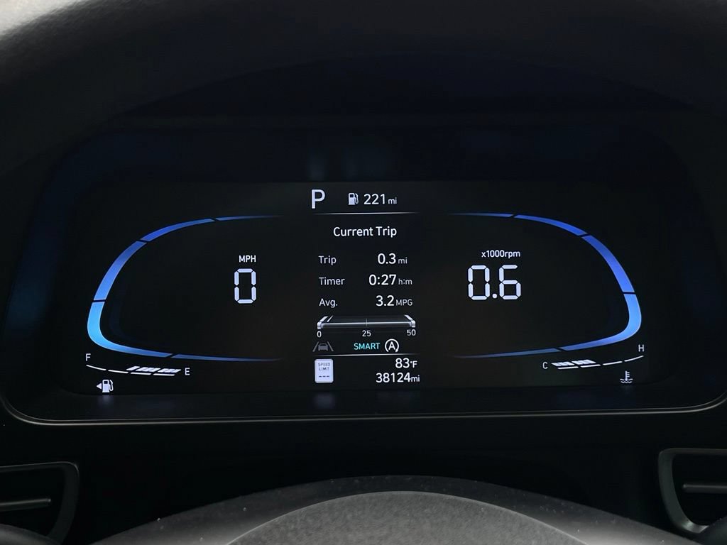 Used 2025 Hyundai Elantra SE FWD image 15