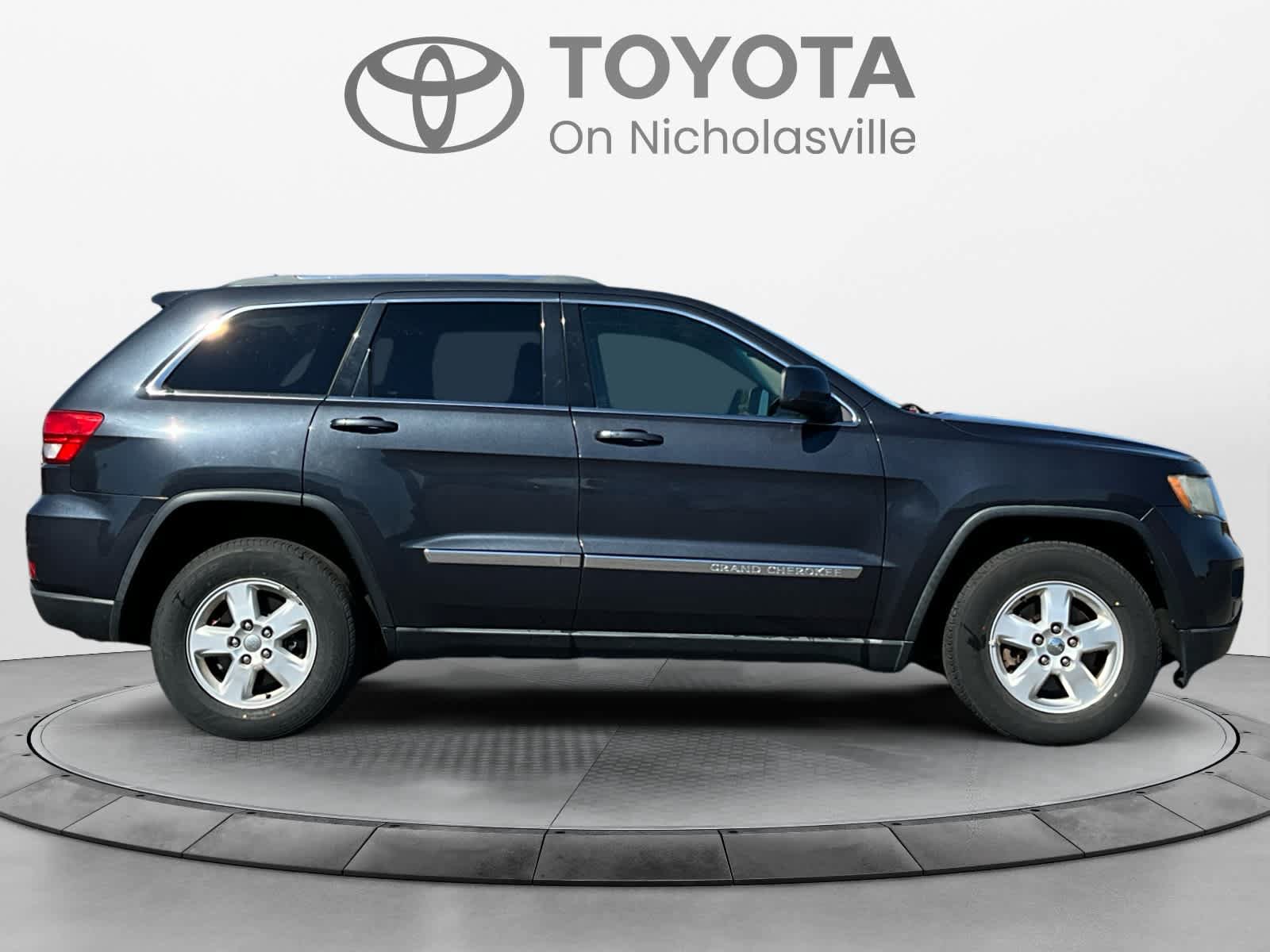 Used 2013 Jeep Grand Cherokee Laredo w/ Laredo E Group AWD/4WD image 6