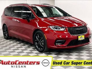 Used 2025 Chrysler Pacifica Limited FWD video 1