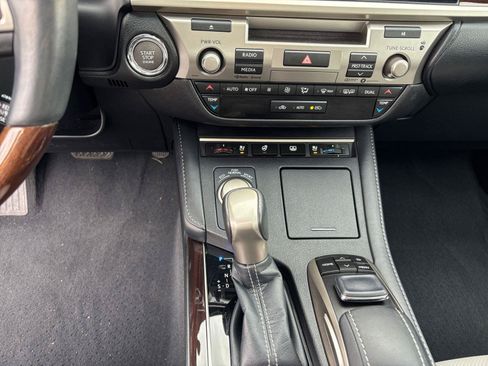 Used 2017 Lexus ES 350 w/ Luxury Package FWD image 13