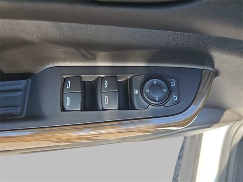 Used 2023 GMC Acadia SLE image 27