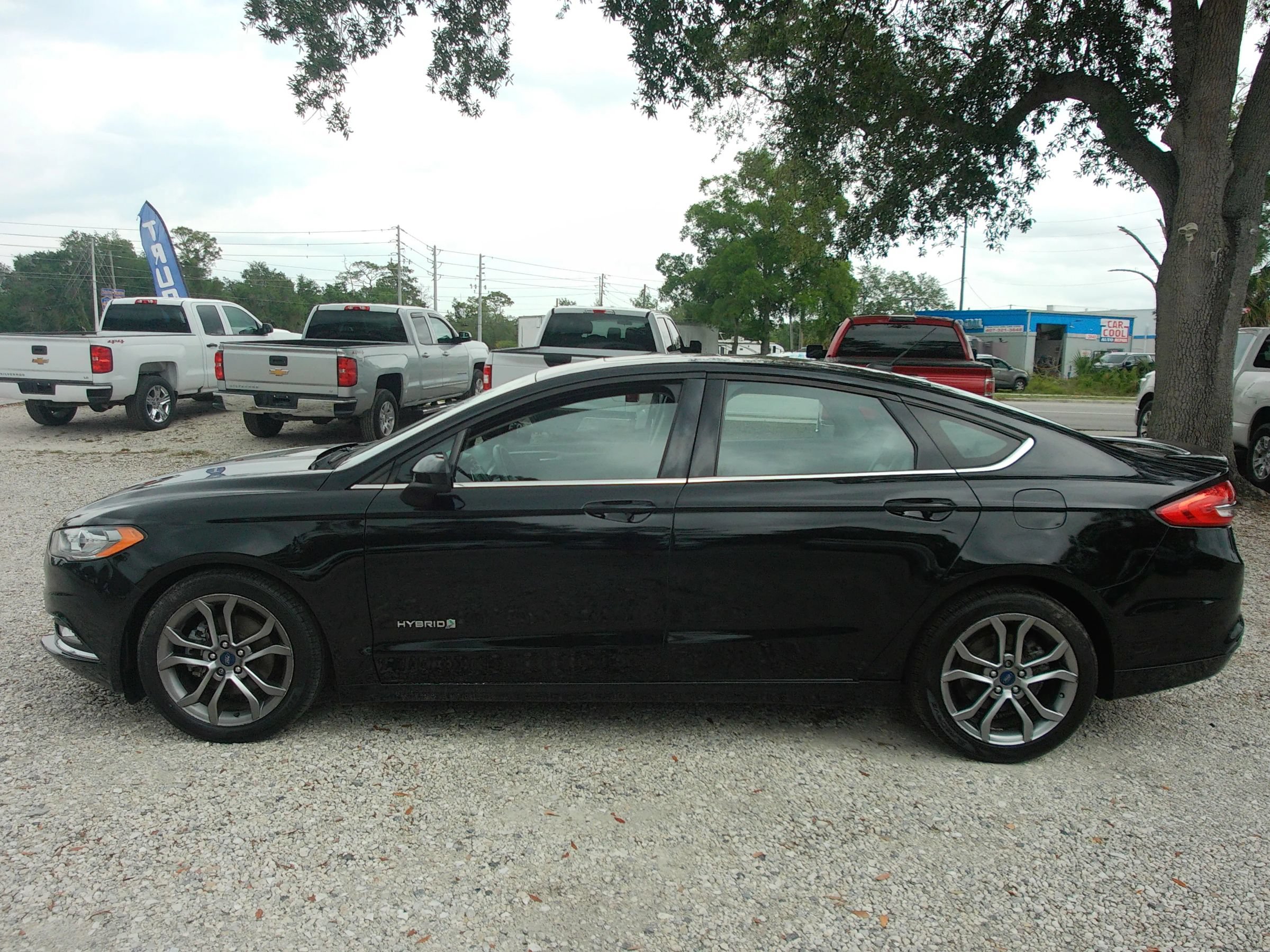 Used 2017 Ford Fusion SE w/ Equipment Group 601A FWD image 8
