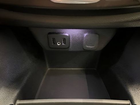 Used 2018 Chevrolet Traverse LT AWD/4WD image 28