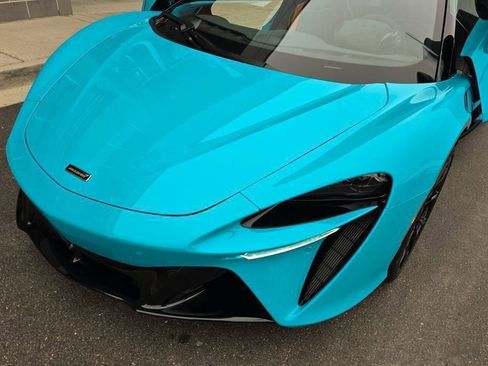 Used 2025 McLaren Artura Spider image 21