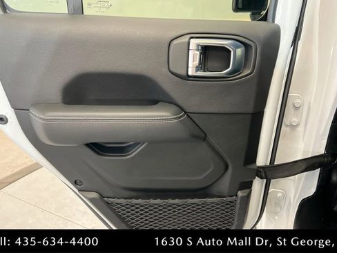 Used 2022 Jeep Gladiator Overland image 18