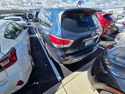 Used 2013 Nissan Pathfinder SV w/ Trailer Tow Pkg image 4