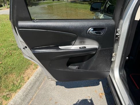 Used 2012 Dodge Journey SXT w/ Flexible Seating Group FWD image 27