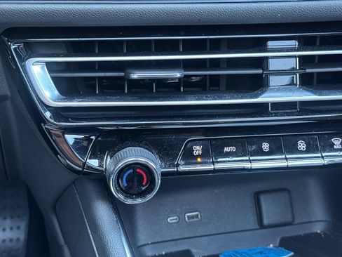 Used 2024 Chevrolet Traverse Z71 w/ Enhanced Driving Package AWD/4WD image 27