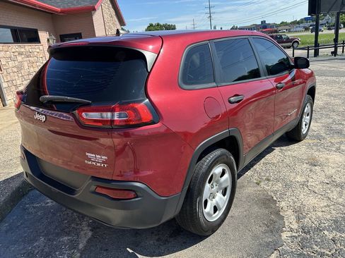 Used 2017 Jeep Cherokee Sport FWD image 9