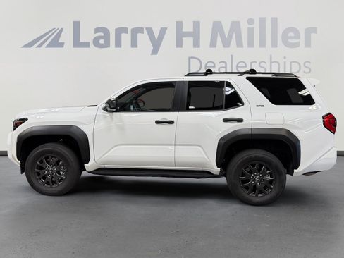 Certified 2025 Toyota 4Runner SR5 AWD/4WD image 2