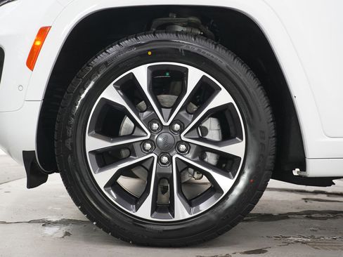 Used 2023 Jeep Grand Cherokee Overland w/ Adv Protech Group III AWD/4WD image 31