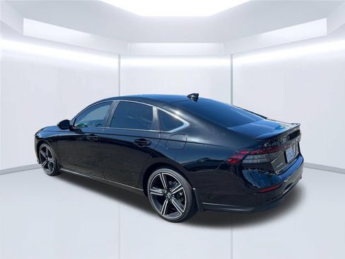 Used 2025 Honda Accord Sport image 3