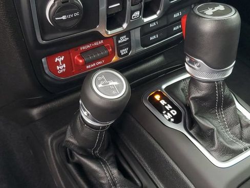 Used 2024 Jeep Wrangler Unlimited Rubicon w/ Safety Group AWD/4WD image 27