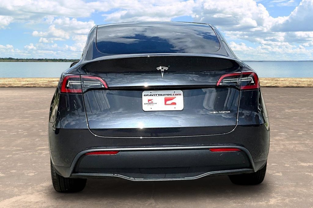 Used 2024 Tesla Model Y Long Range AWD/4WD image 5